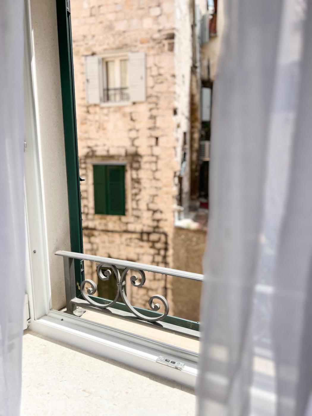 Morei Historical Split Exterior foto