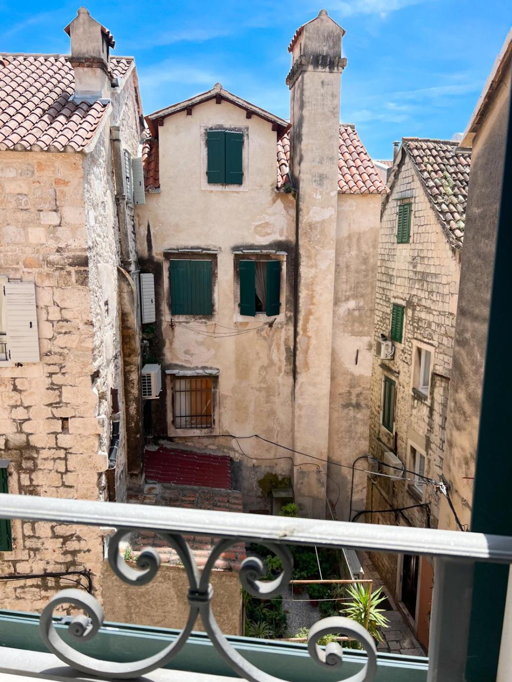 Morei Historical Split Exterior foto